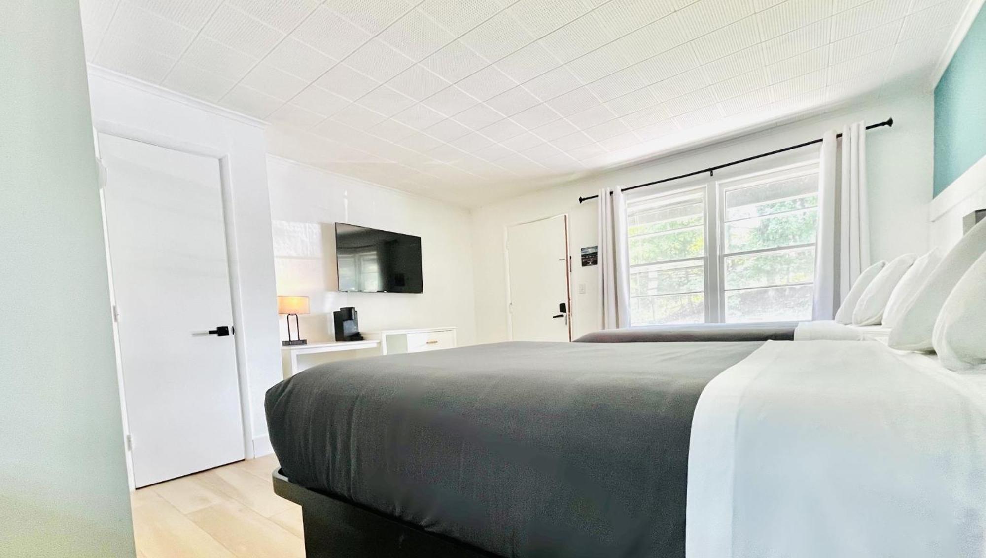 Motel Luzerne Lake Luzerne Экстерьер фото